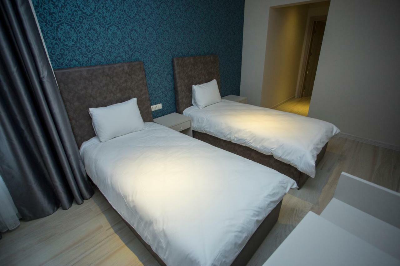 Downtown Hotel バトゥーミ エクステリア 写真