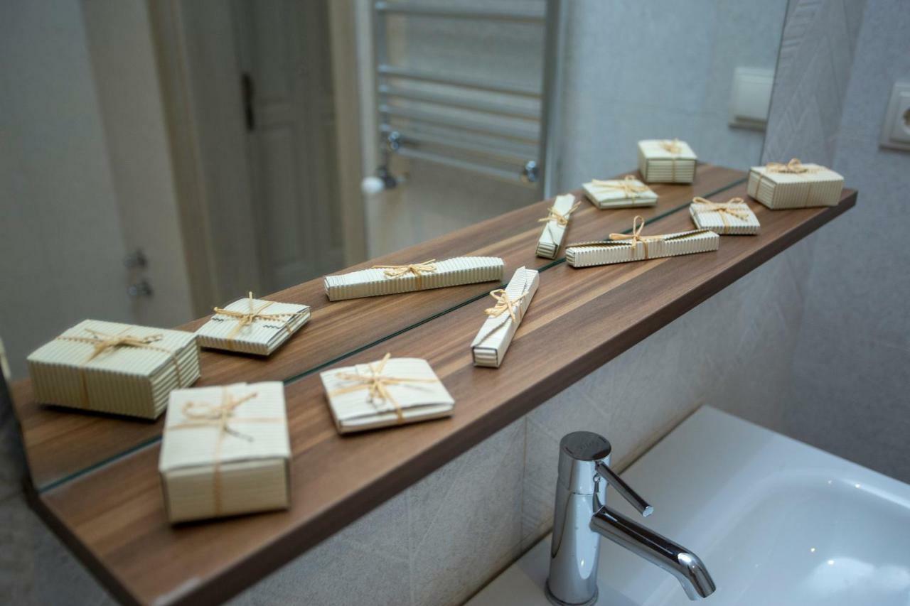 Downtown Hotel バトゥーミ エクステリア 写真
