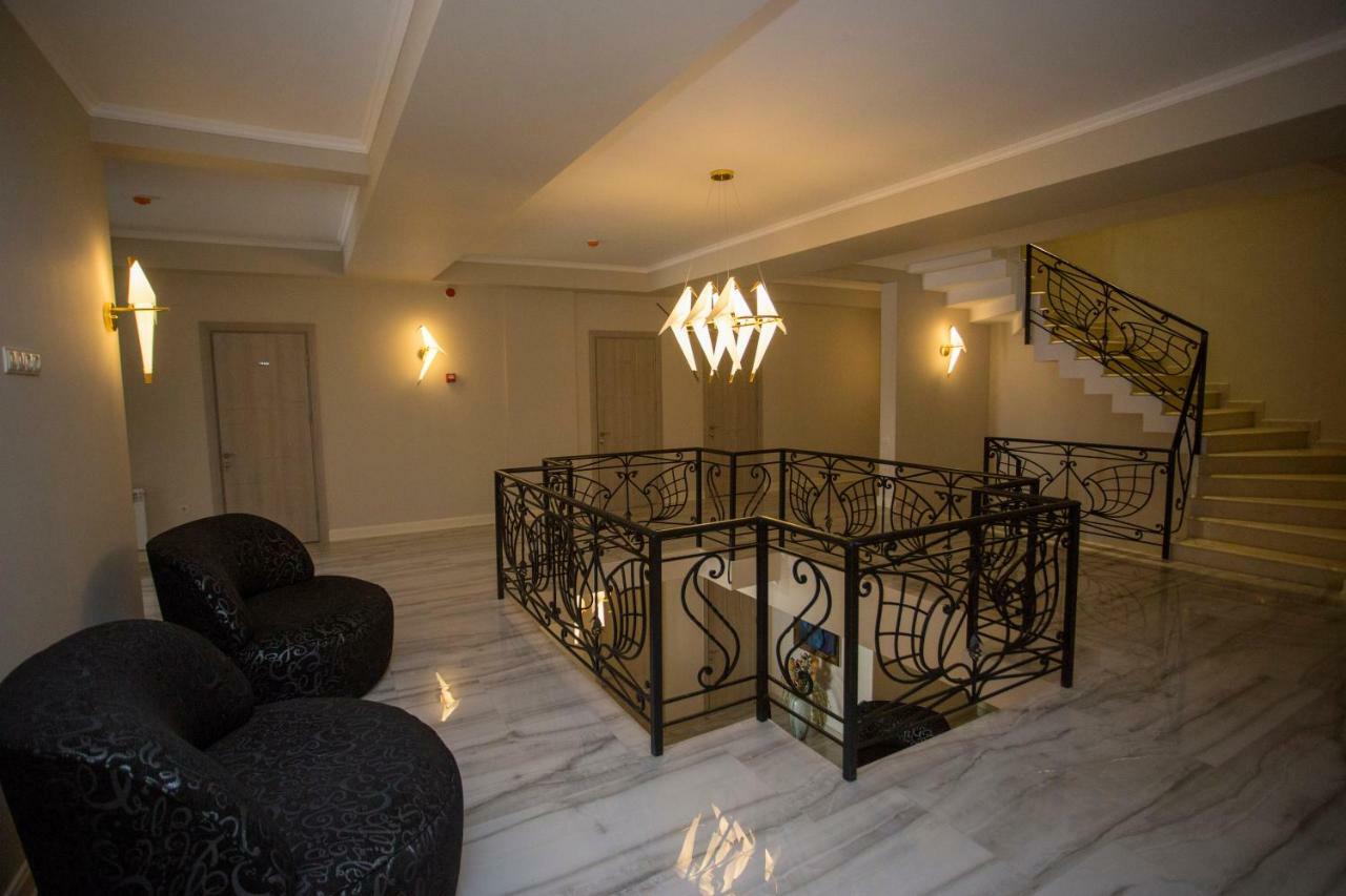 Downtown Hotel バトゥーミ エクステリア 写真