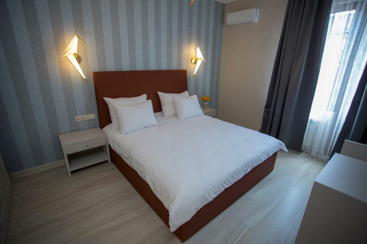 Downtown Hotel バトゥーミ エクステリア 写真
