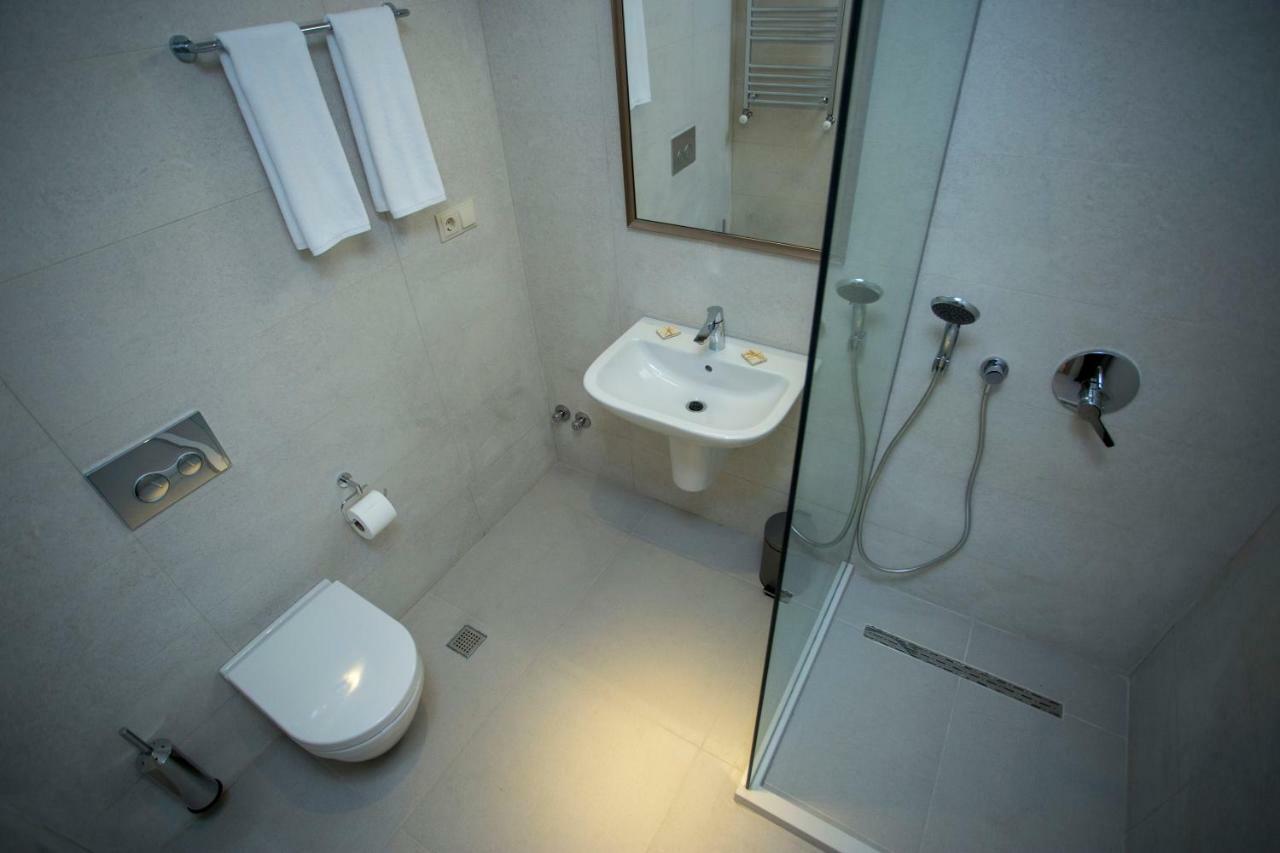 Downtown Hotel バトゥーミ エクステリア 写真