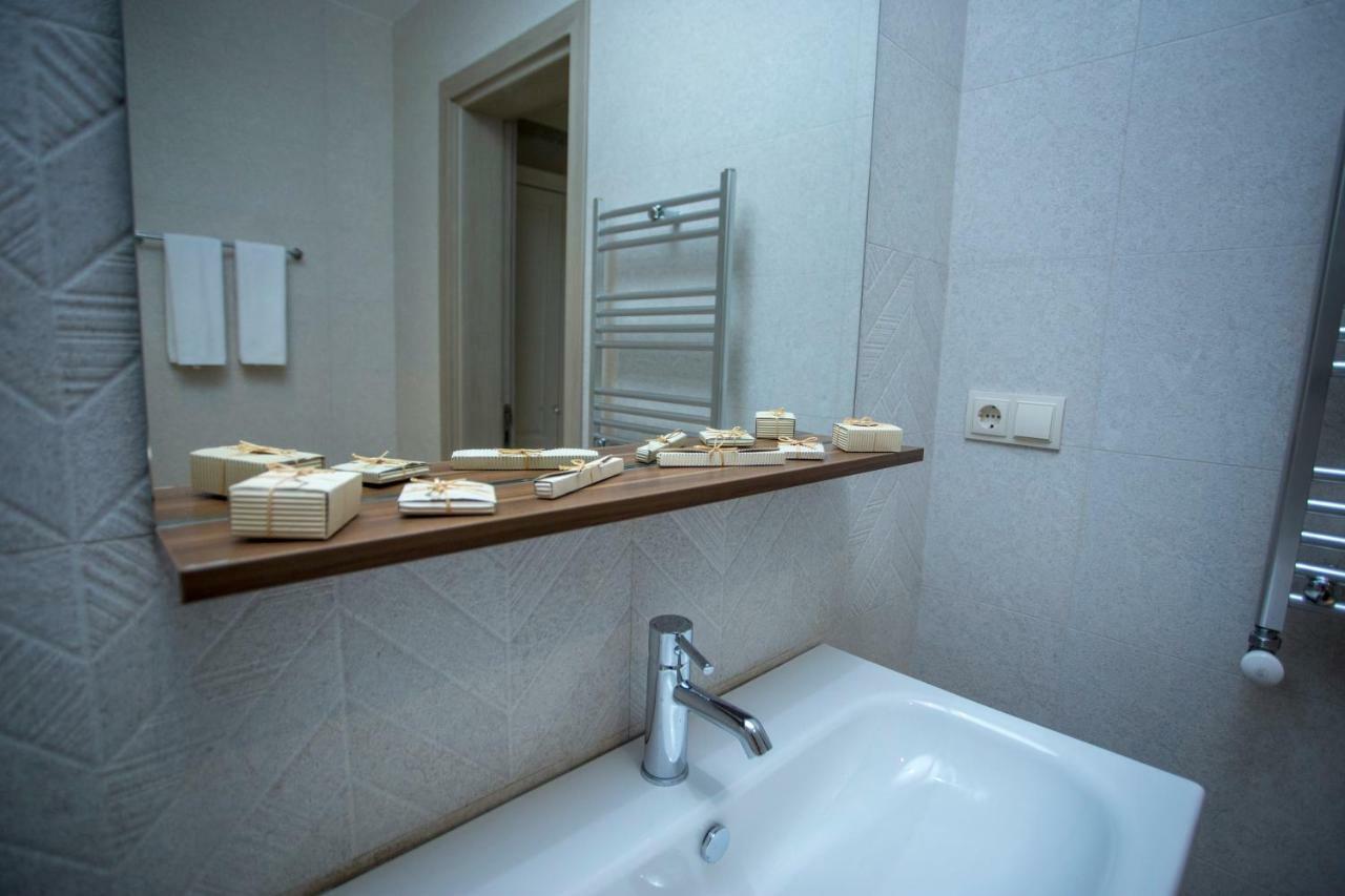 Downtown Hotel バトゥーミ エクステリア 写真
